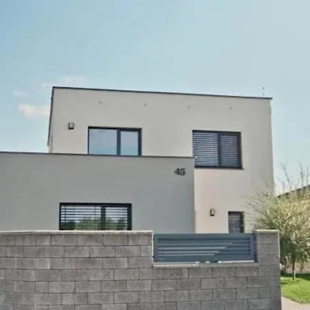 Exkluzívny Rodinný Dom - Rodiny, Pracovné Cesty *