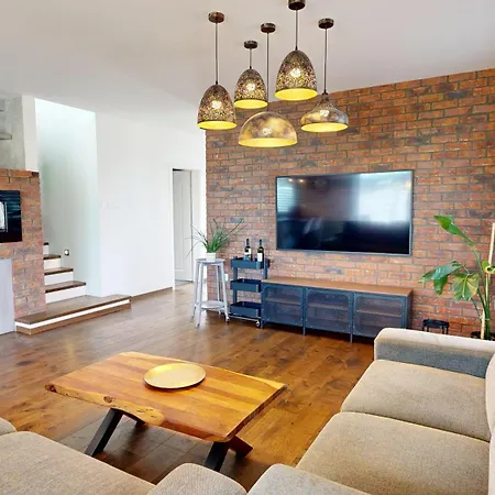 Exkluzívny Rodinný Dom - Rodiny, Pracovné Cesty * Trnava