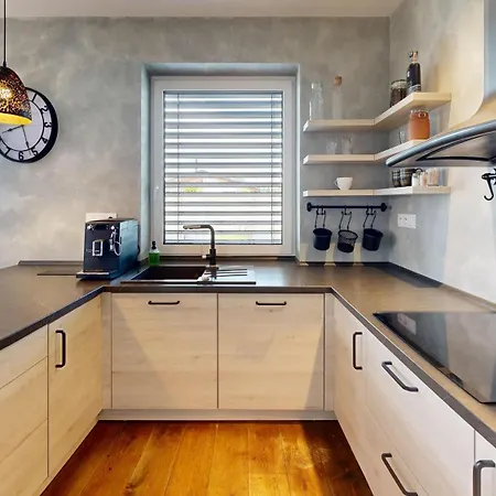 Exkluzívny Rodinný Dom - Rodiny, Pracovné Cesty * Trnava