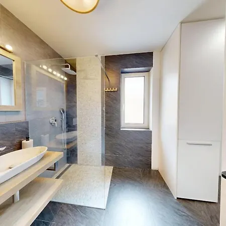 Prázdninový dům Exkluzivny Rodinny Dom - Rodiny, Pracovne Cesty