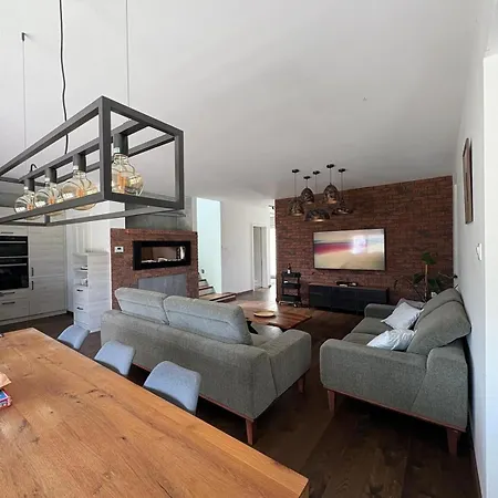 Exkluzívny Rodinný Dom - Rodiny, Pracovné Cesty Trnava