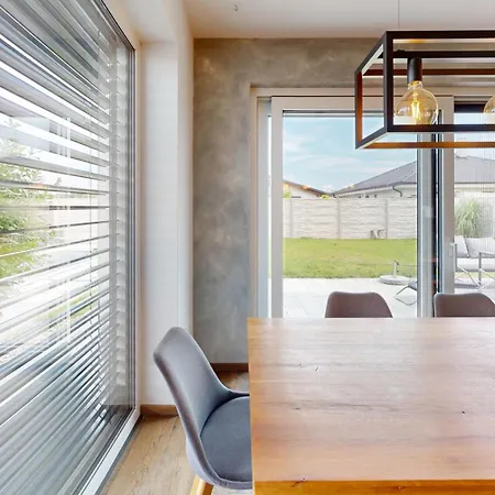 Exkluzívny Rodinný Dom - Rodiny, Pracovné Cesty